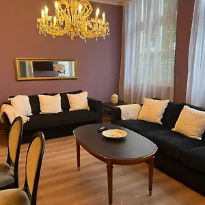 apartment-22-in-der-kunaustrasse.hamburg-hotels-de.com/